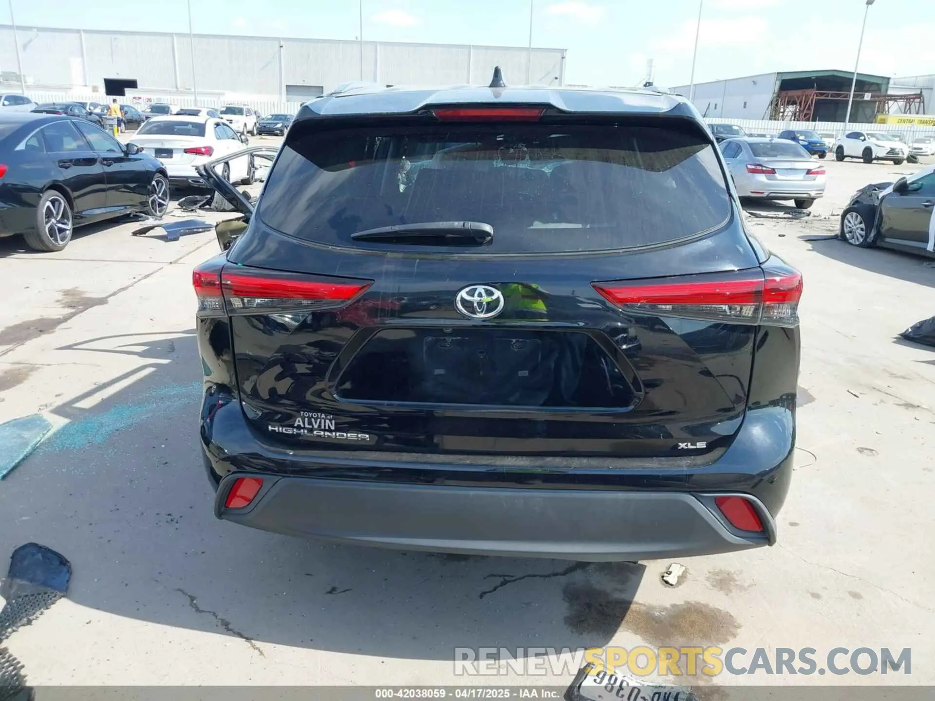 17 Photograph of a damaged car 5TDGZRAH0LS018366 TOYOTA HIGHLANDER 2020