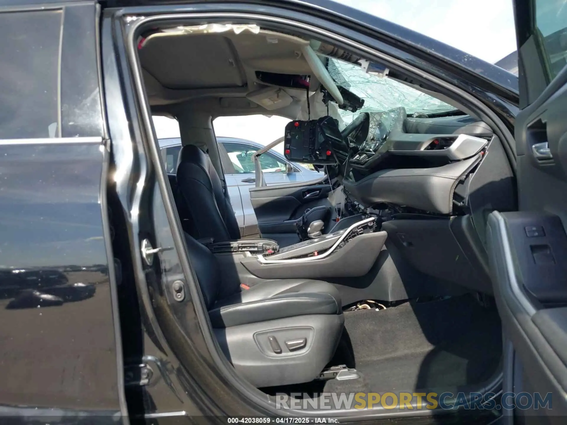 5 Photograph of a damaged car 5TDGZRAH0LS018366 TOYOTA HIGHLANDER 2020