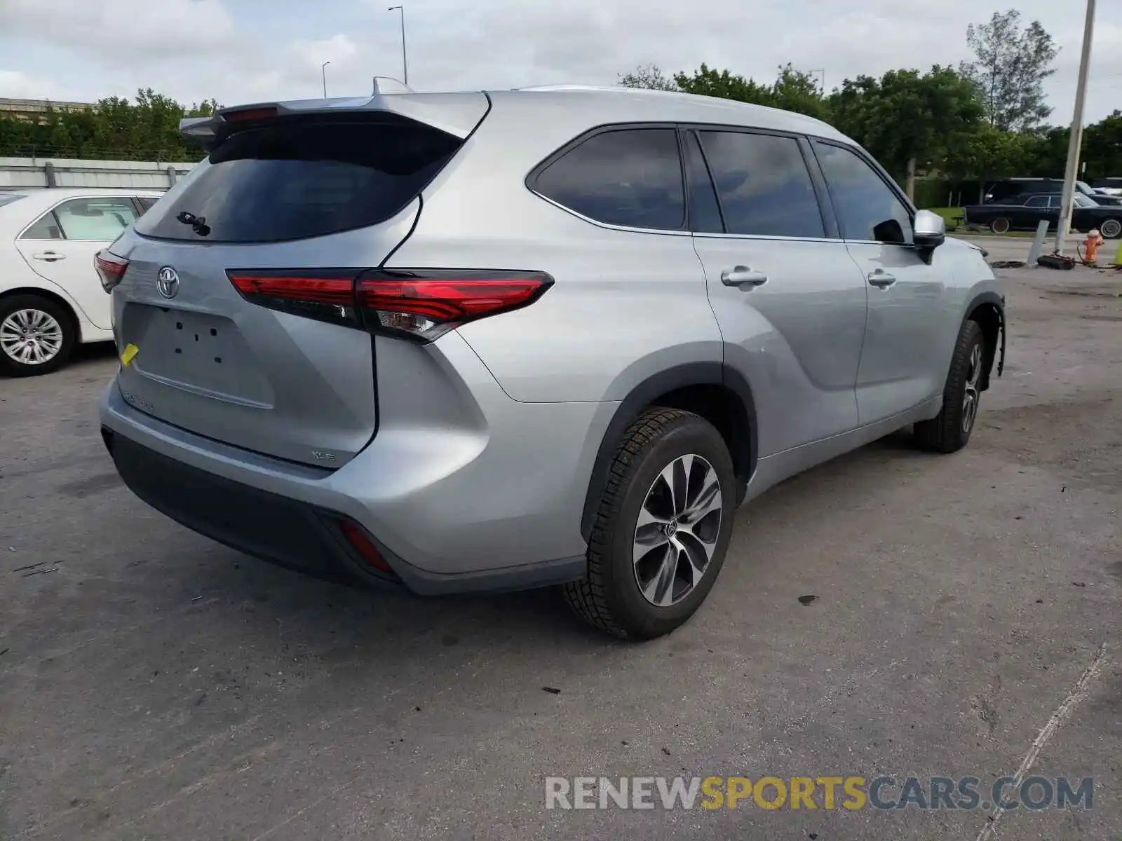 4 Photograph of a damaged car 5TDGZRAH0LS505759 TOYOTA HIGHLANDER 2020