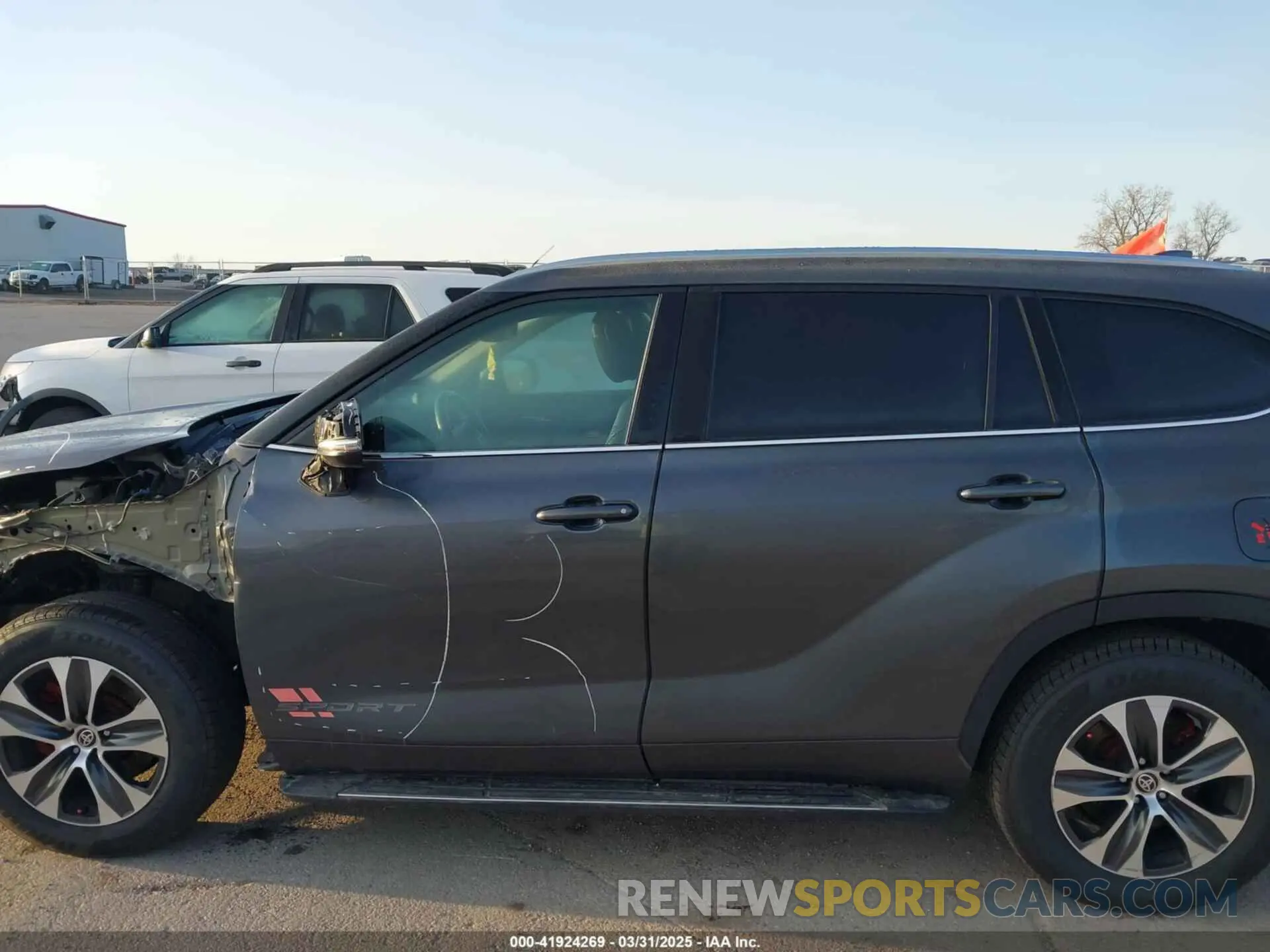 14 Photograph of a damaged car 5TDGZRAH1LS005822 TOYOTA HIGHLANDER 2020