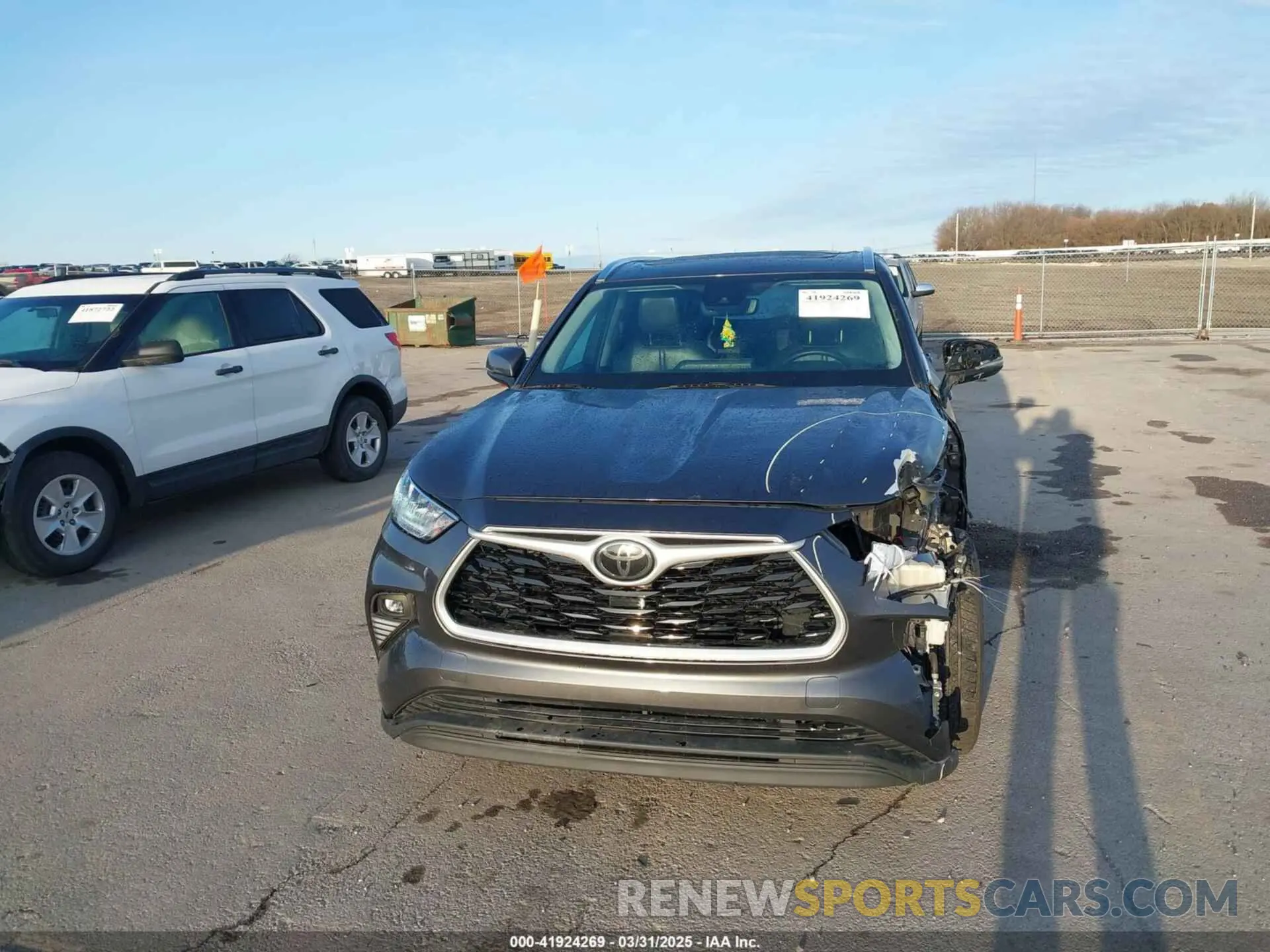 6 Photograph of a damaged car 5TDGZRAH1LS005822 TOYOTA HIGHLANDER 2020