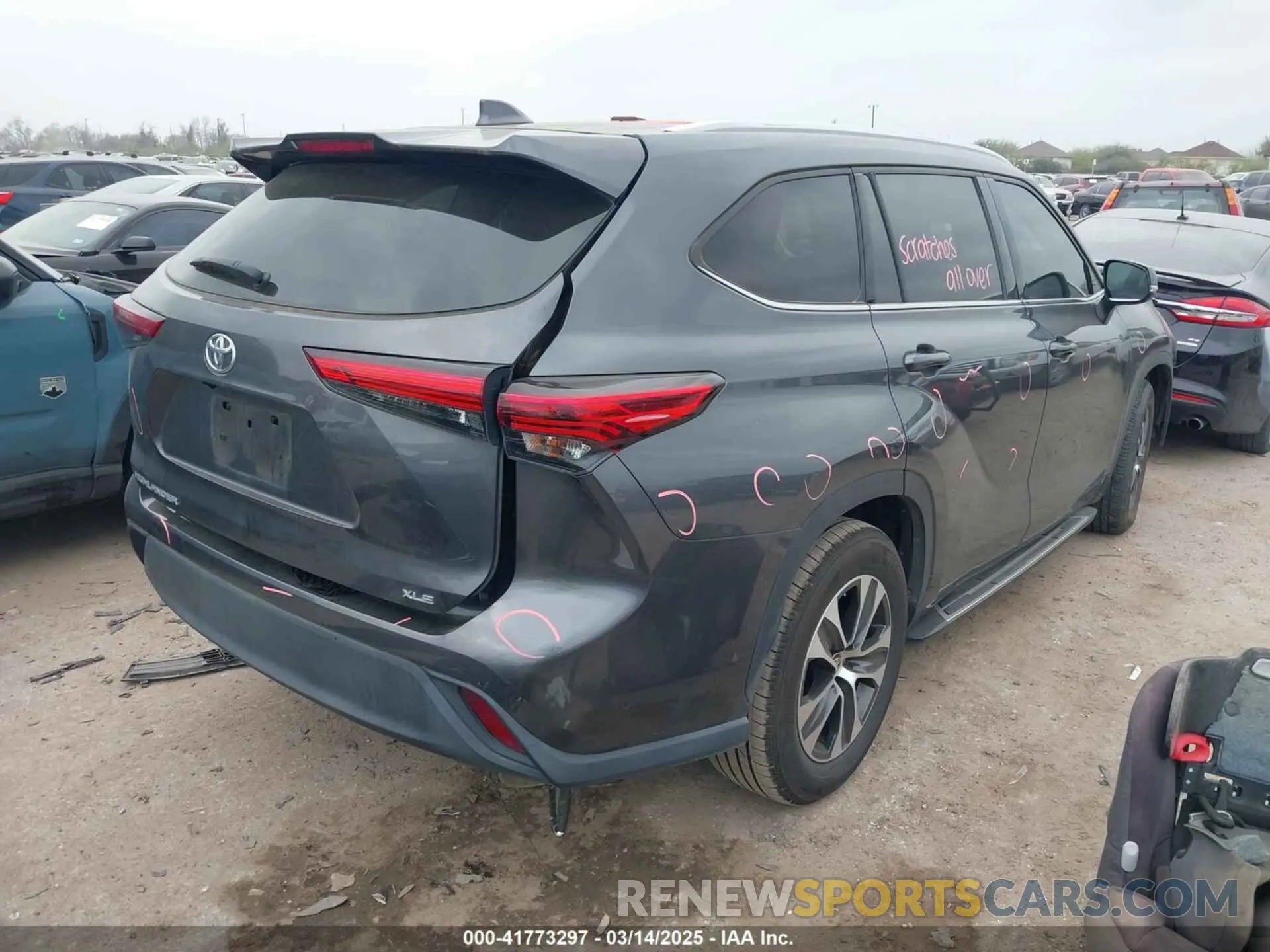 4 Photograph of a damaged car 5TDGZRAH1LS013144 TOYOTA HIGHLANDER 2020