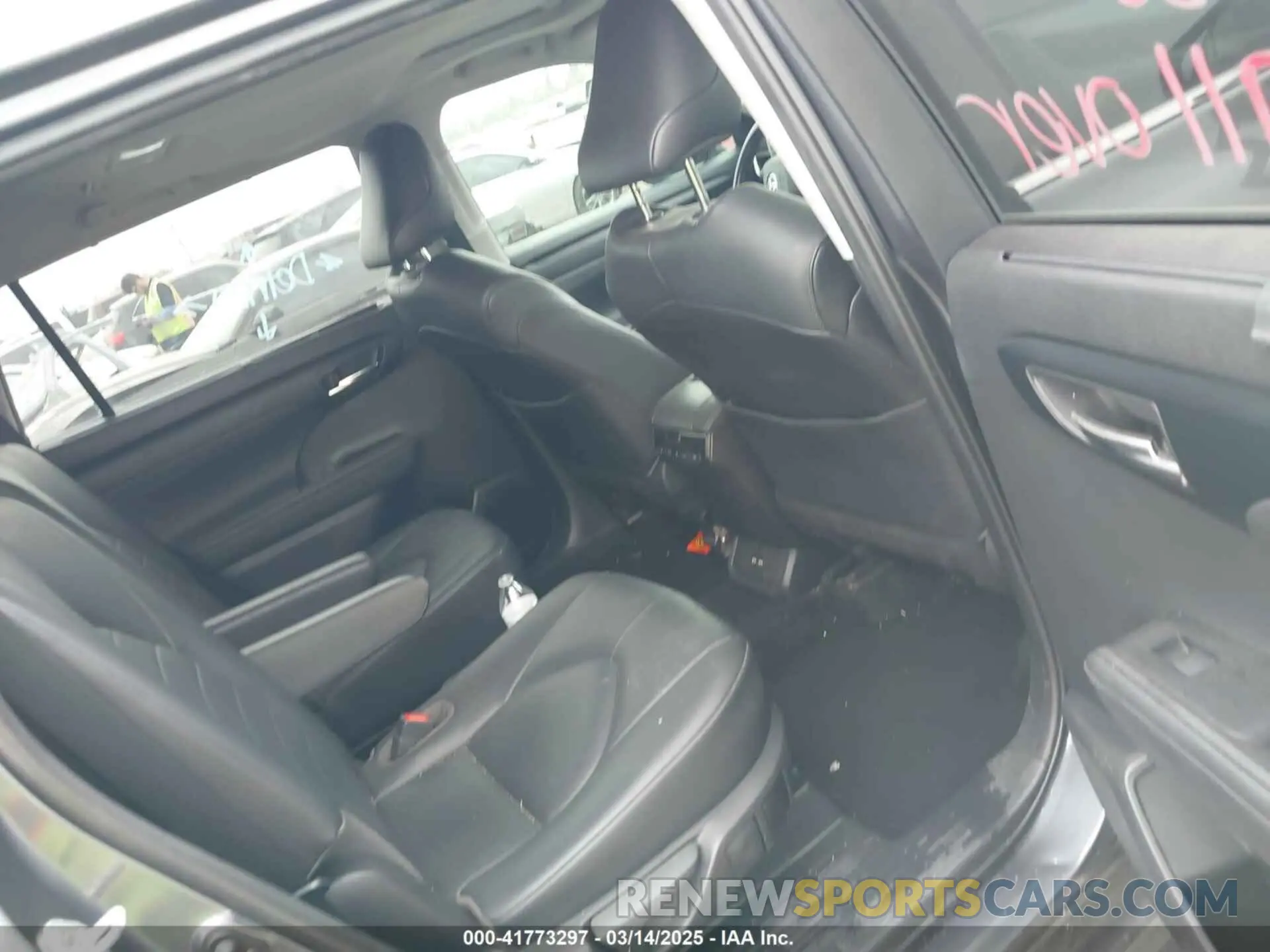 8 Photograph of a damaged car 5TDGZRAH1LS013144 TOYOTA HIGHLANDER 2020