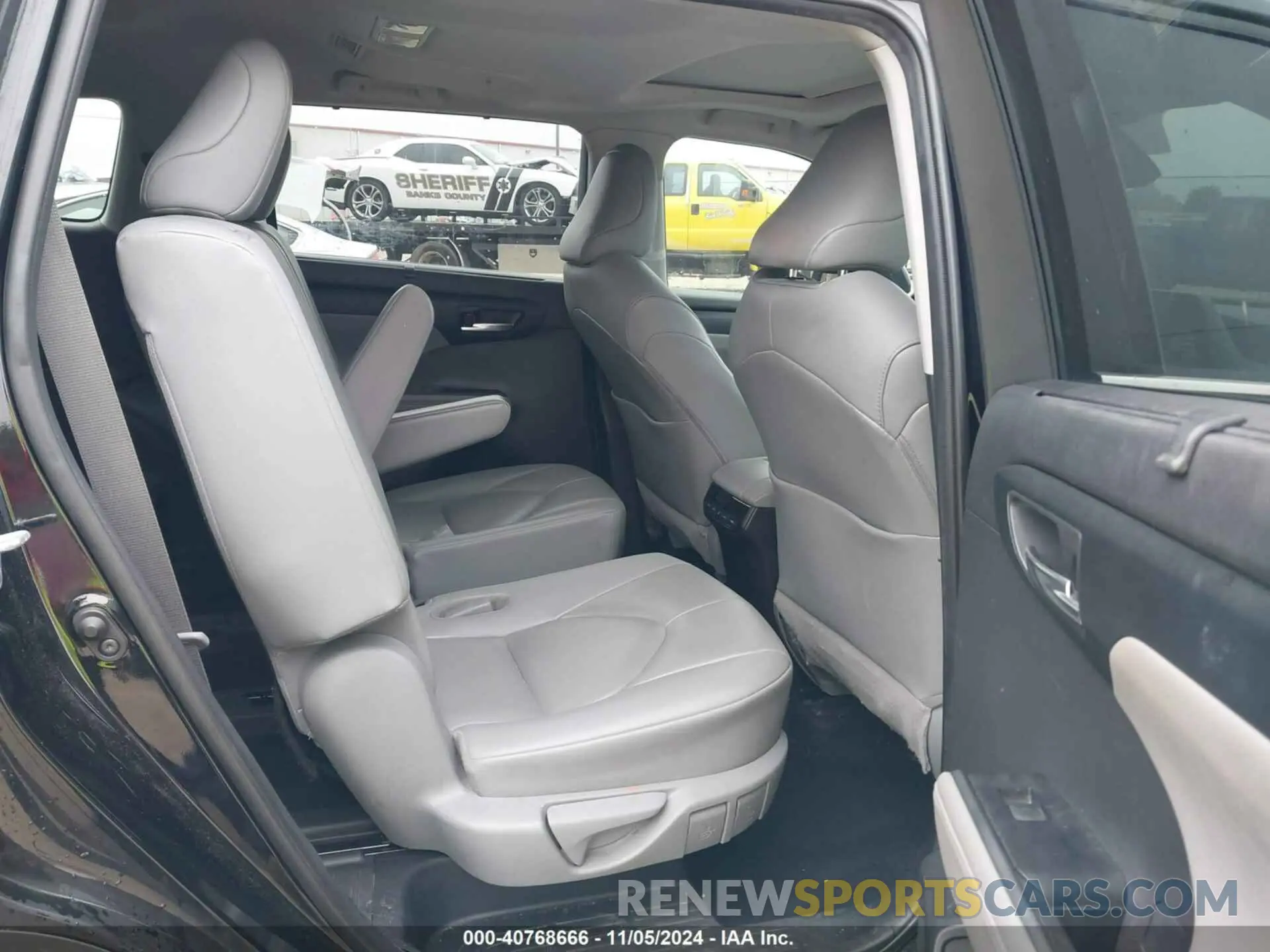8 Photograph of a damaged car 5TDGZRAH1LS013550 TOYOTA HIGHLANDER 2020