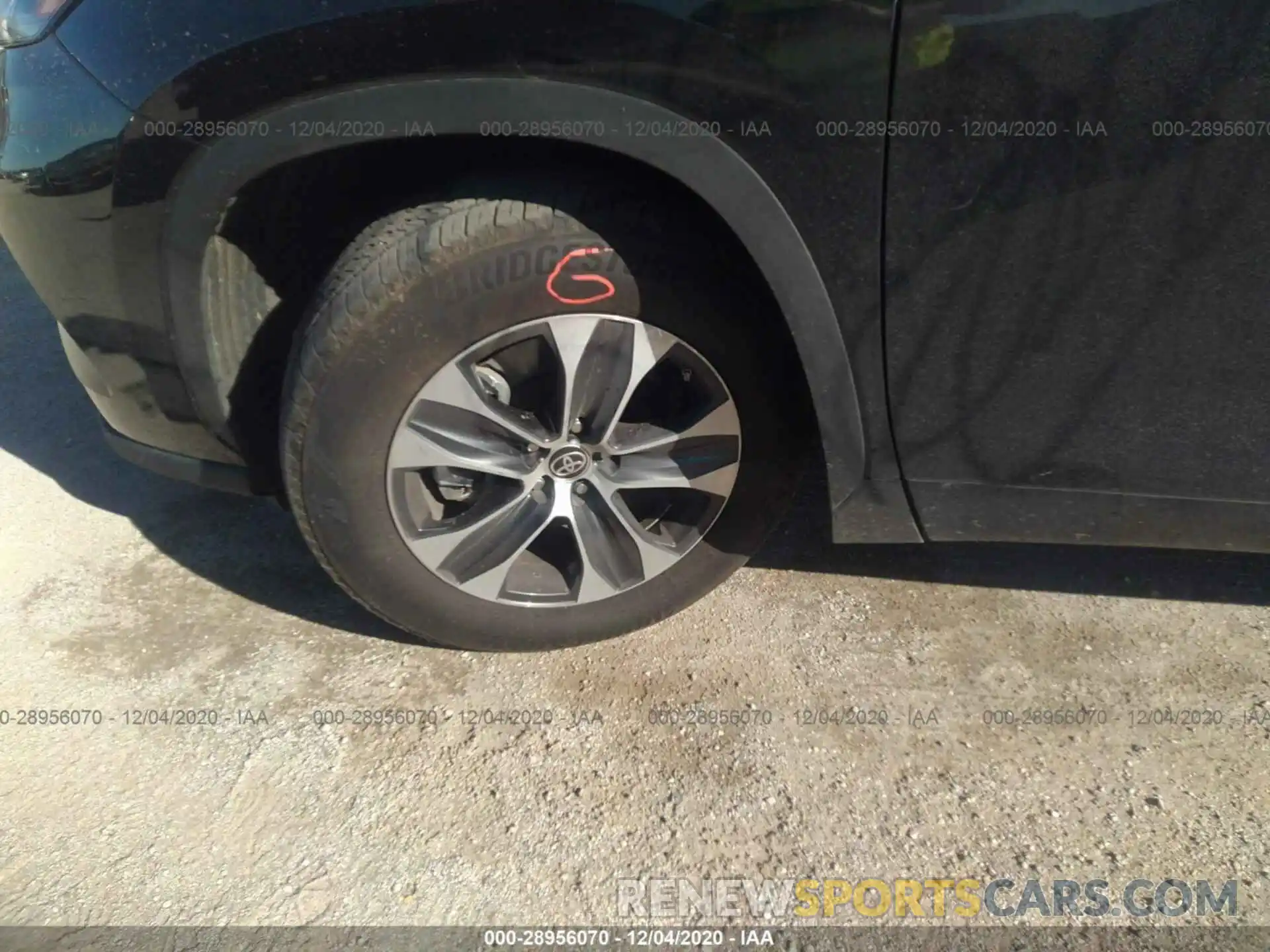 11 Photograph of a damaged car 5TDGZRAH1LS501381 TOYOTA HIGHLANDER 2020