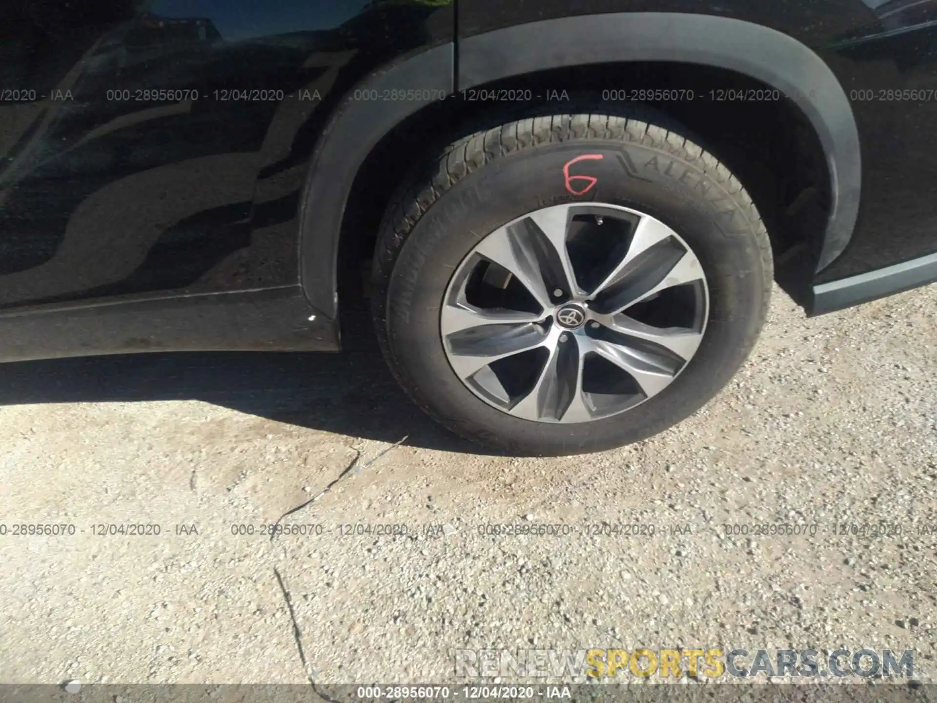 12 Photograph of a damaged car 5TDGZRAH1LS501381 TOYOTA HIGHLANDER 2020