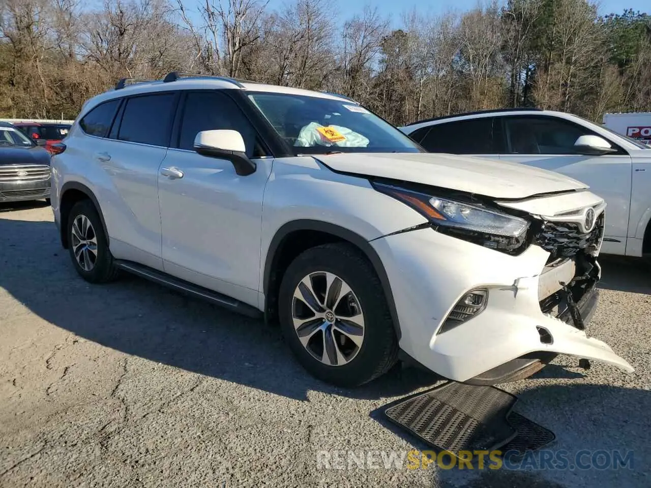 4 Photograph of a damaged car 5TDGZRAH1LS511571 TOYOTA HIGHLANDER 2020