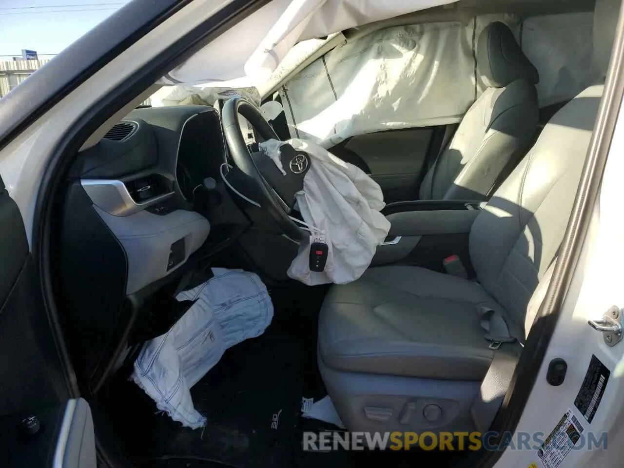 7 Photograph of a damaged car 5TDGZRAH1LS511571 TOYOTA HIGHLANDER 2020