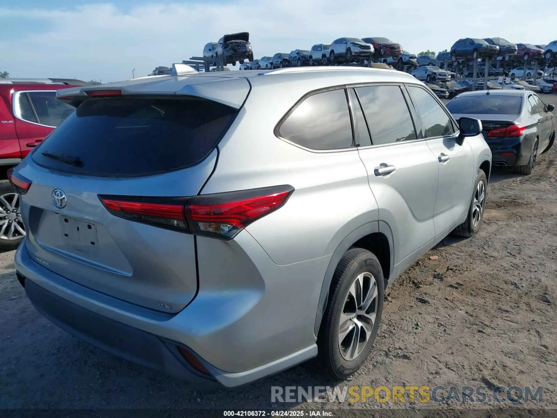 4 Photograph of a damaged car 5TDGZRAH2LS021429 TOYOTA HIGHLANDER 2020