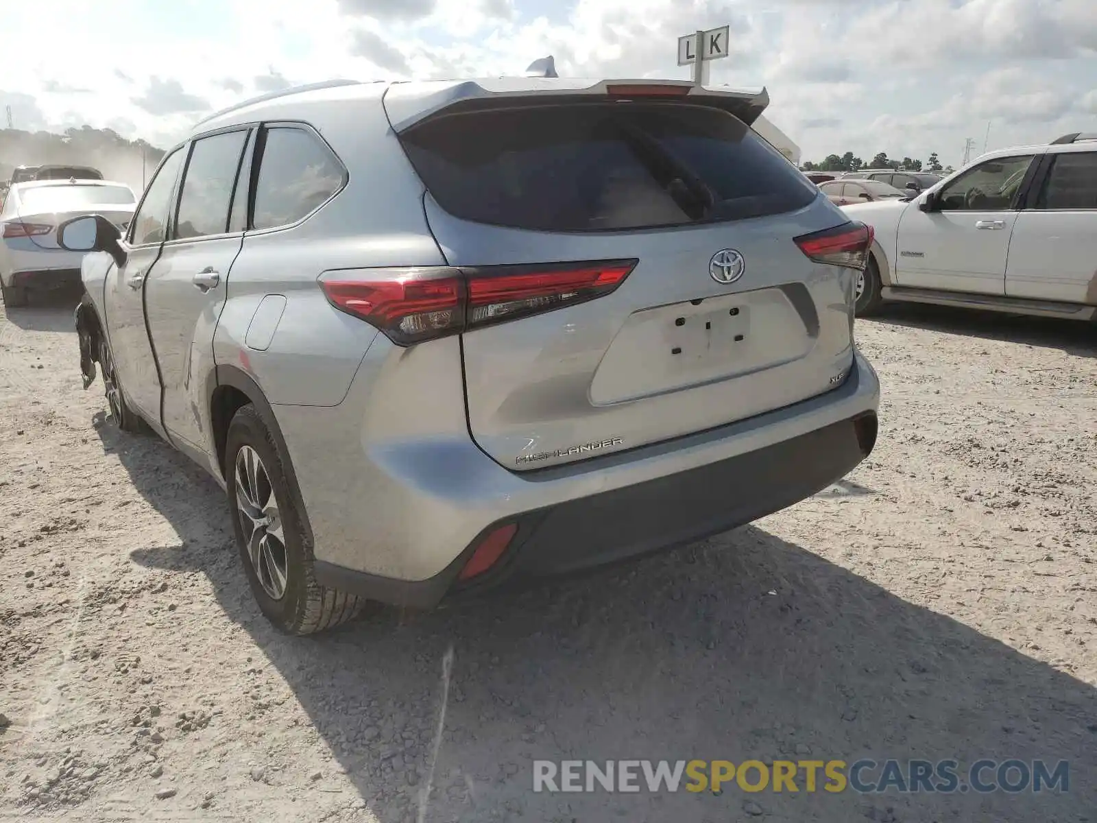 3 Photograph of a damaged car 5TDGZRAH2LS504712 TOYOTA HIGHLANDER 2020