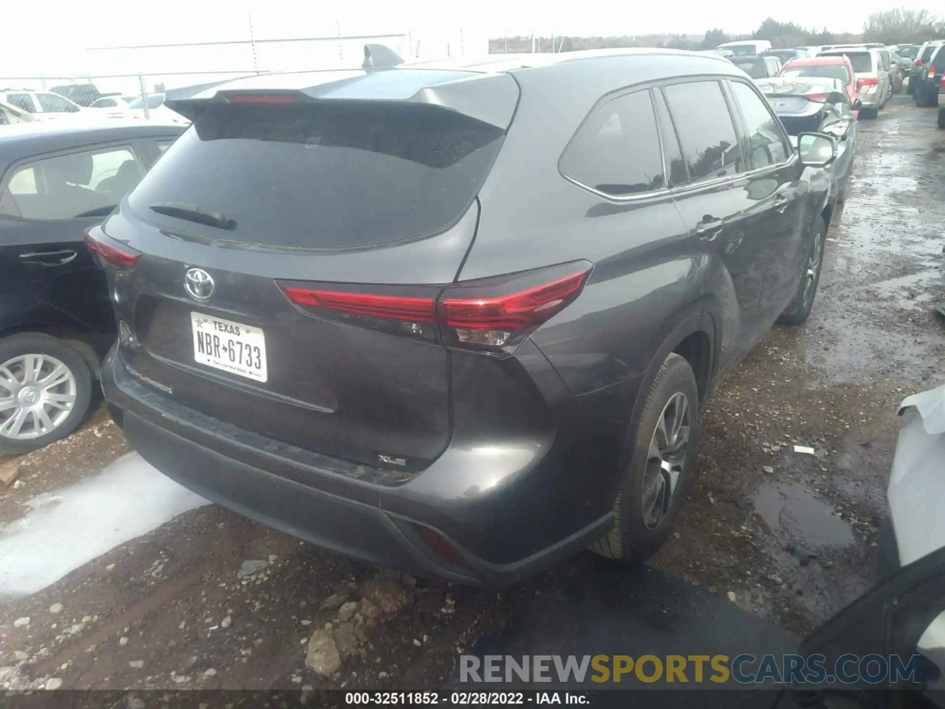 4 Photograph of a damaged car 5TDGZRAH2LS505892 TOYOTA HIGHLANDER 2020