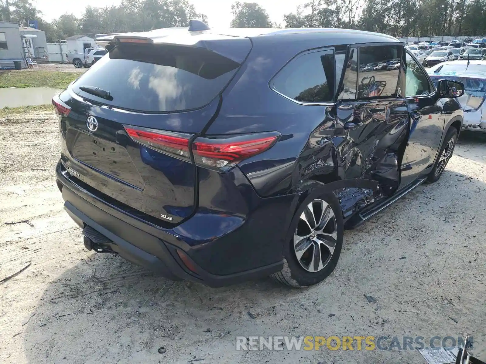 4 Photograph of a damaged car 5TDGZRAH3LS020418 TOYOTA HIGHLANDER 2020