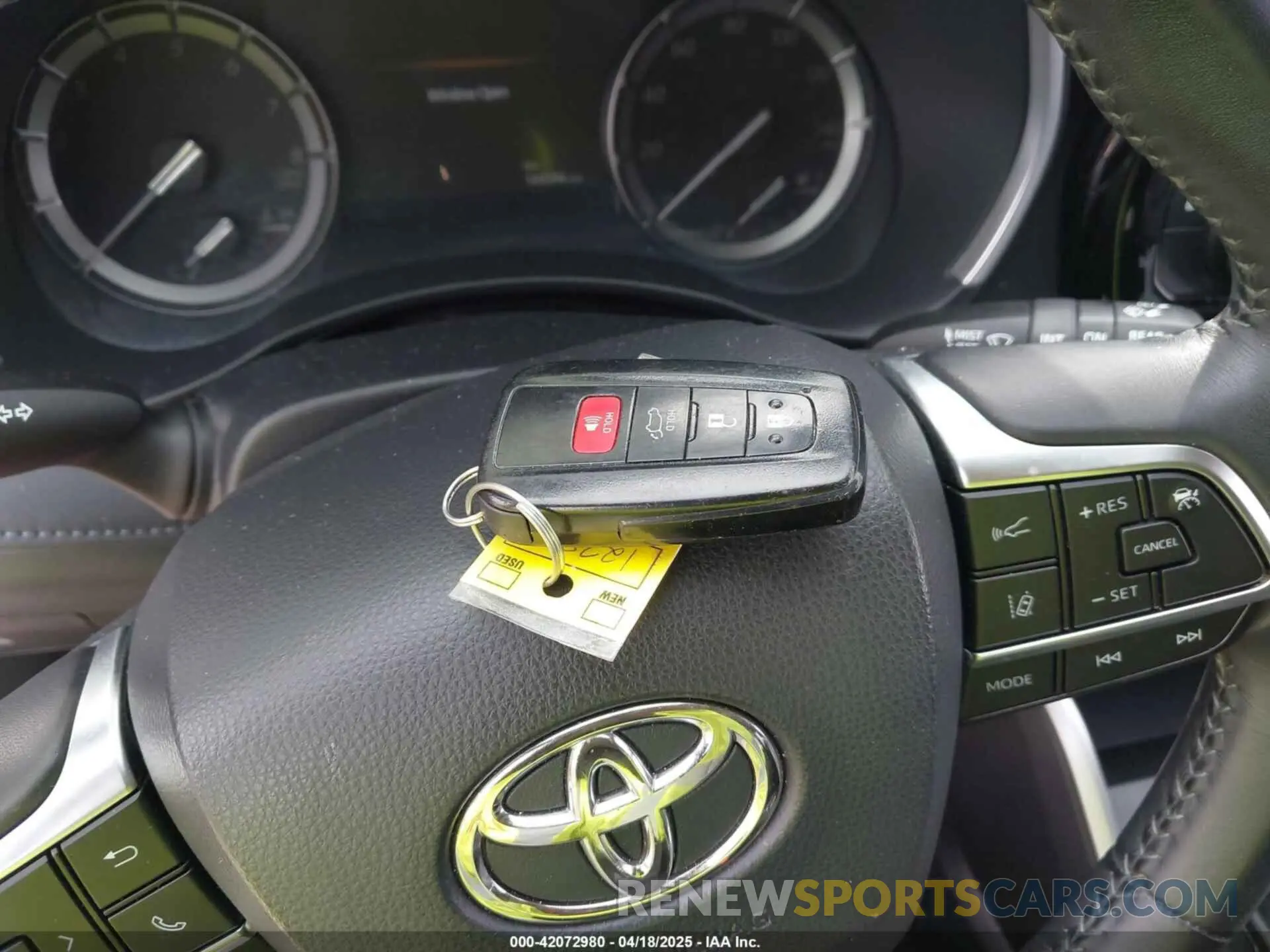 11 Photograph of a damaged car 5TDGZRAH3LS504430 TOYOTA HIGHLANDER 2020