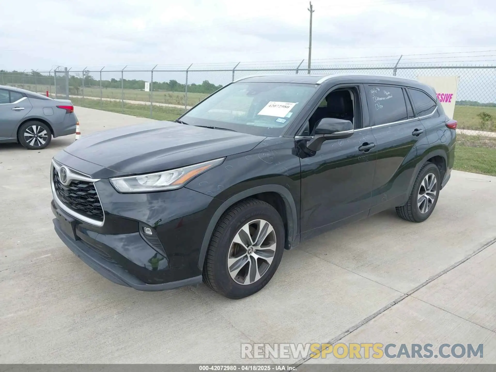 2 Photograph of a damaged car 5TDGZRAH3LS504430 TOYOTA HIGHLANDER 2020