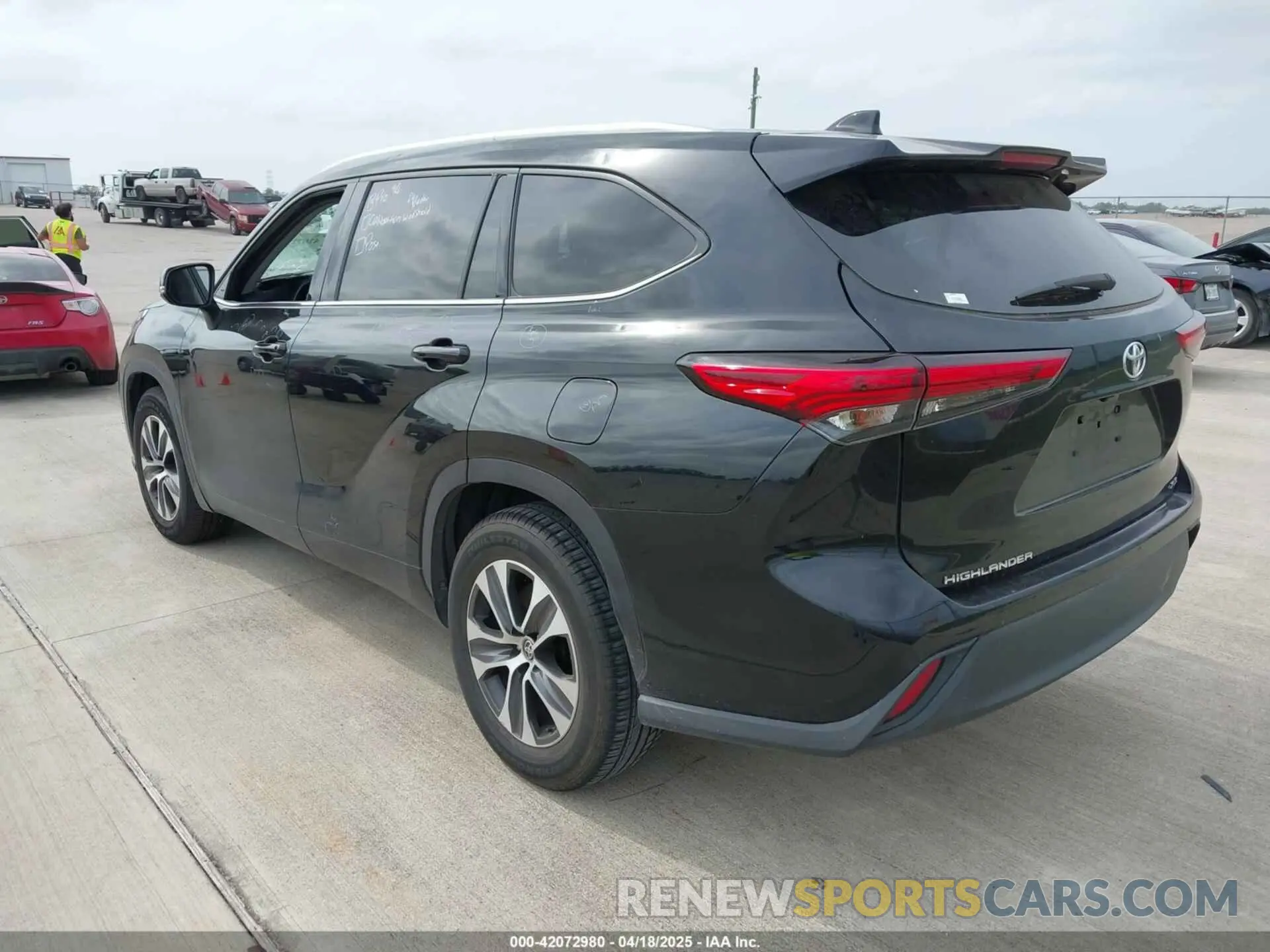 3 Photograph of a damaged car 5TDGZRAH3LS504430 TOYOTA HIGHLANDER 2020
