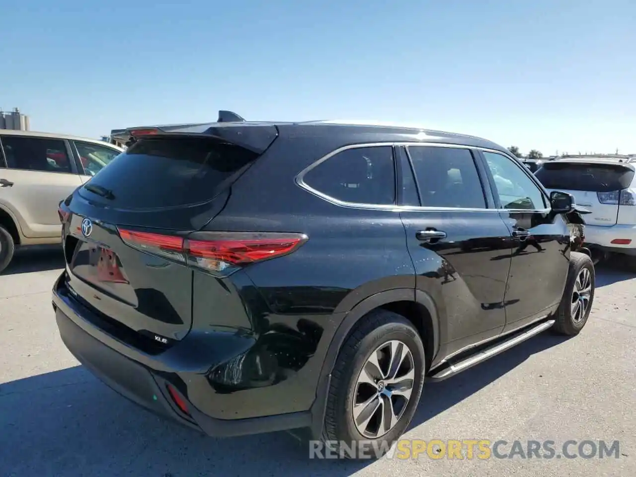 4 Photograph of a damaged car 5TDGZRAH3LS506310 TOYOTA HIGHLANDER 2020