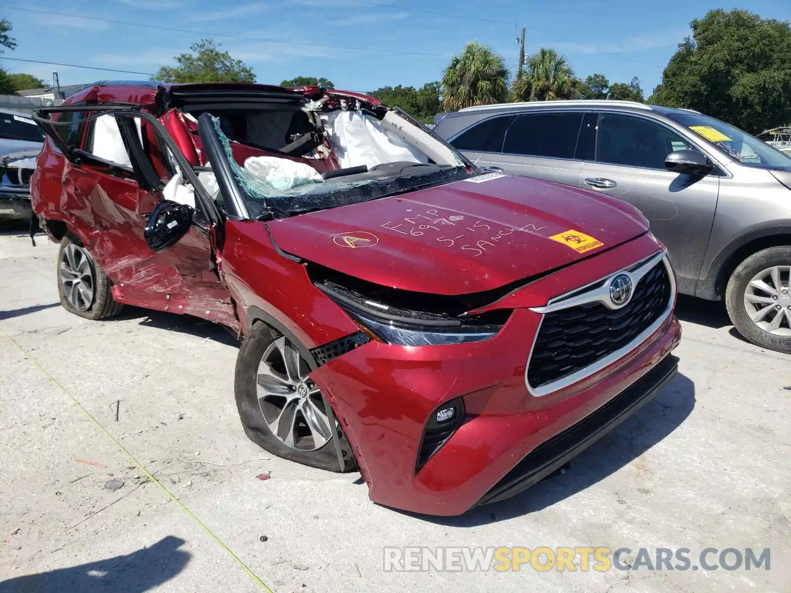 1 Photograph of a damaged car 5TDGZRAH3LS513824 TOYOTA HIGHLANDER 2020