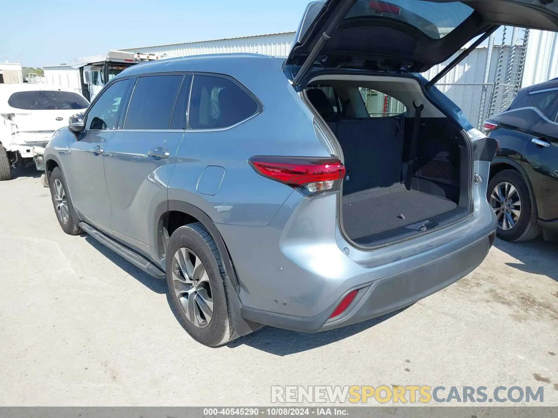 3 Photograph of a damaged car 5TDGZRAH4LS004468 TOYOTA HIGHLANDER 2020