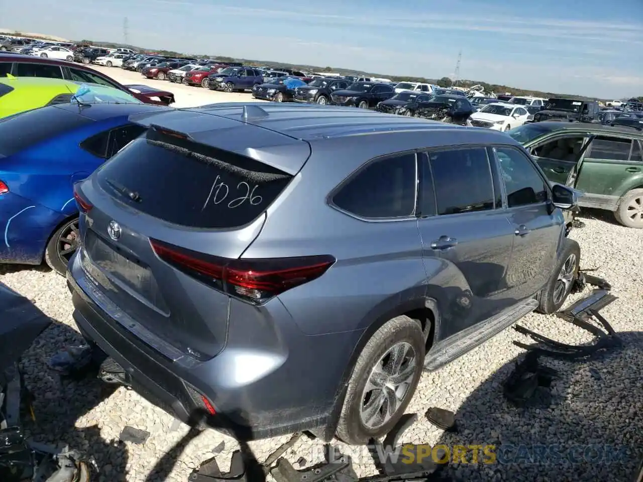 4 Photograph of a damaged car 5TDGZRAH4LS008844 TOYOTA HIGHLANDER 2020