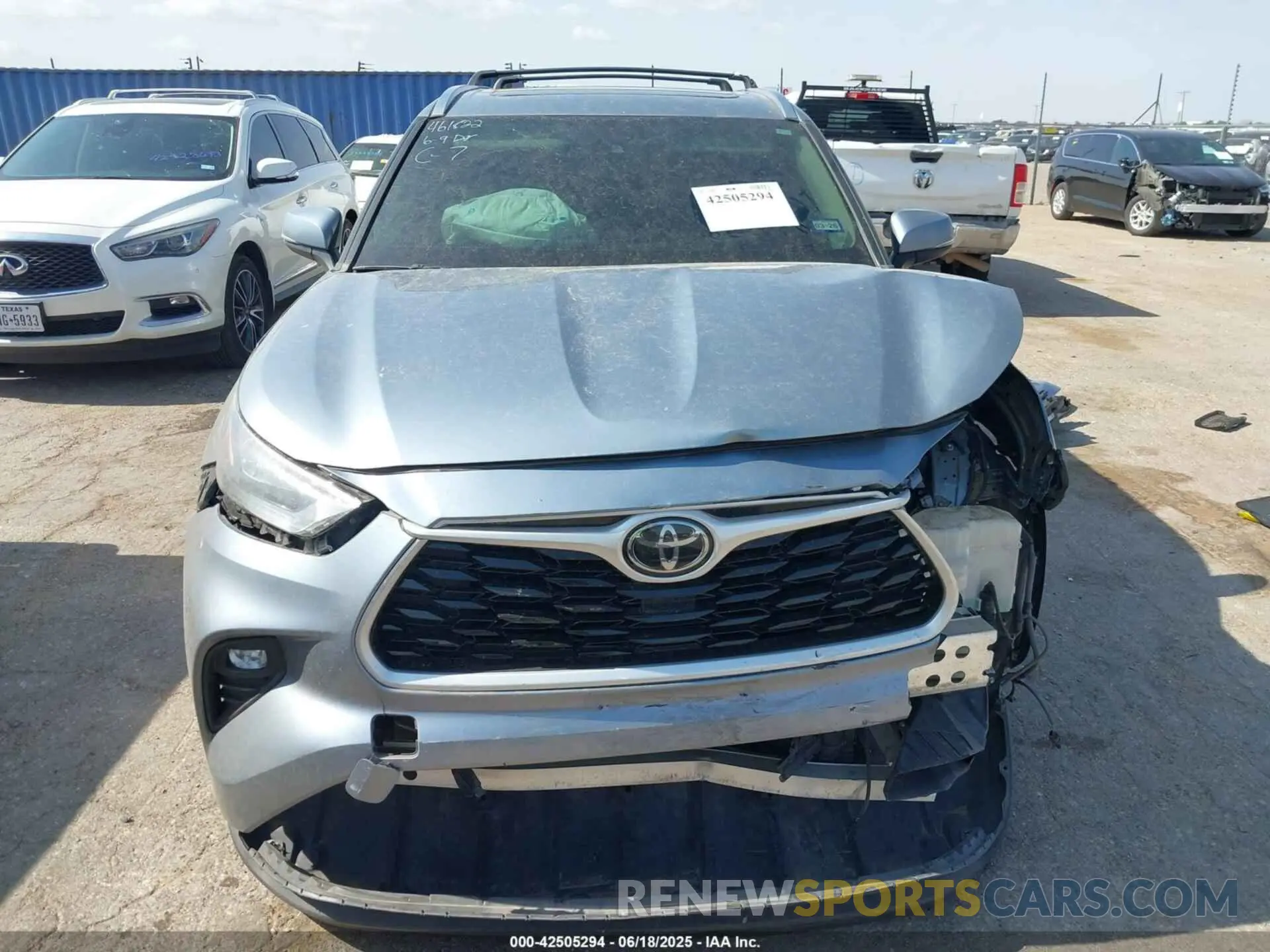 12 Photograph of a damaged car 5TDGZRAH4LS028656 TOYOTA HIGHLANDER 2020