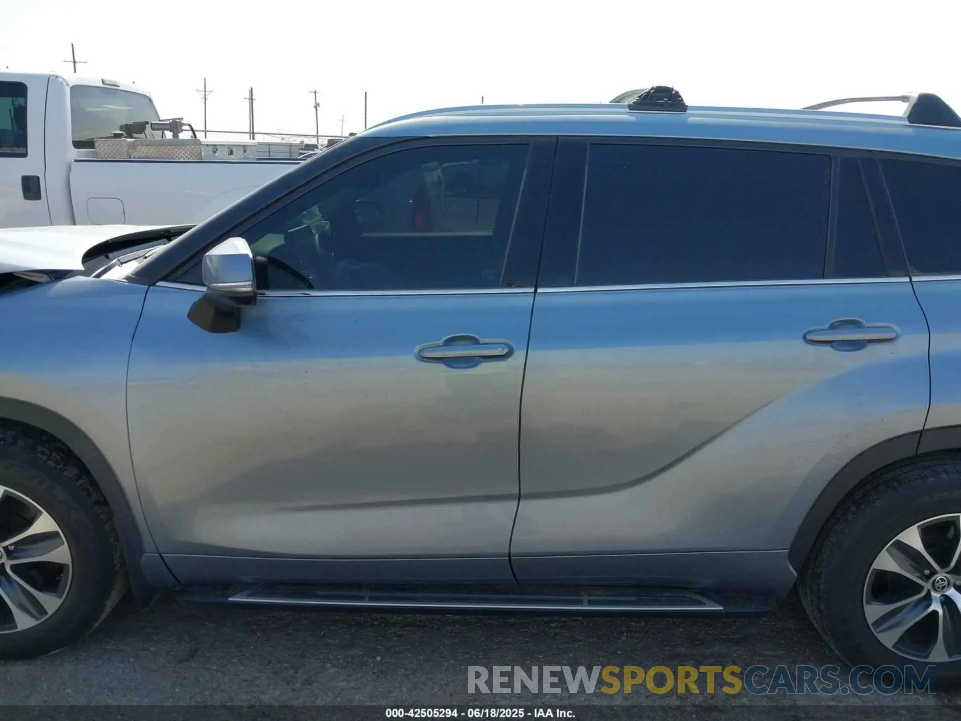 14 Photograph of a damaged car 5TDGZRAH4LS028656 TOYOTA HIGHLANDER 2020