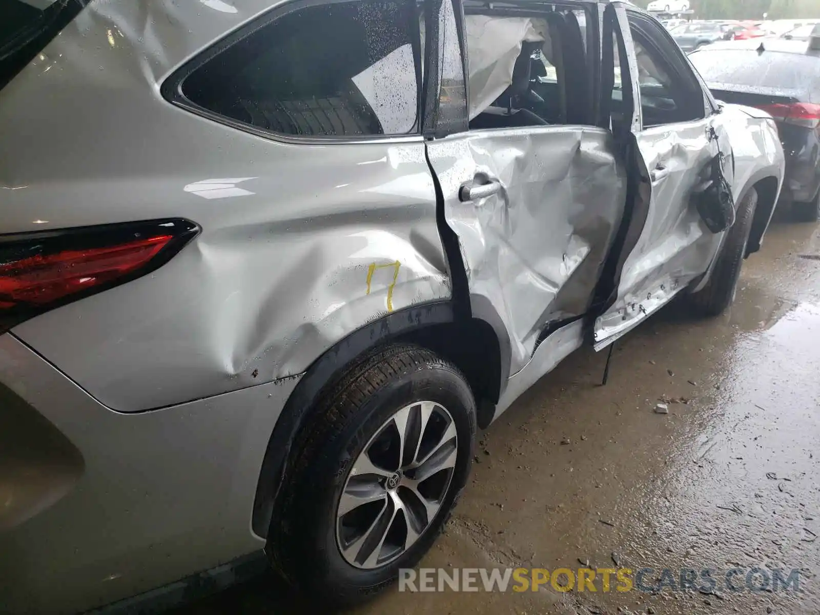 9 Photograph of a damaged car 5TDGZRAH4LS509409 TOYOTA HIGHLANDER 2020