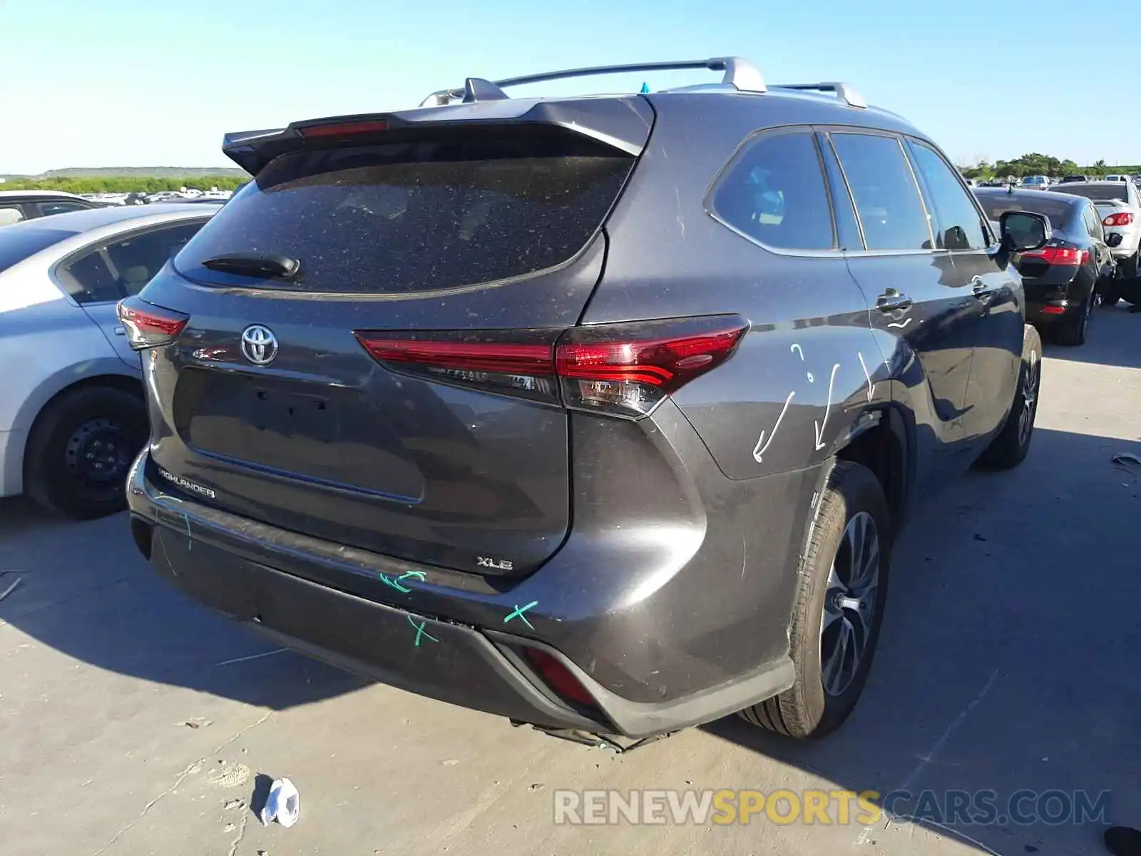 4 Photograph of a damaged car 5TDGZRAH5LS014989 TOYOTA HIGHLANDER 2020