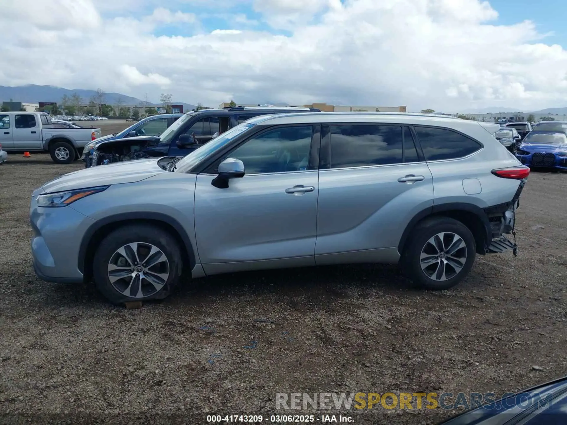 15 Photograph of a damaged car 5TDGZRAH5LS502260 TOYOTA HIGHLANDER 2020