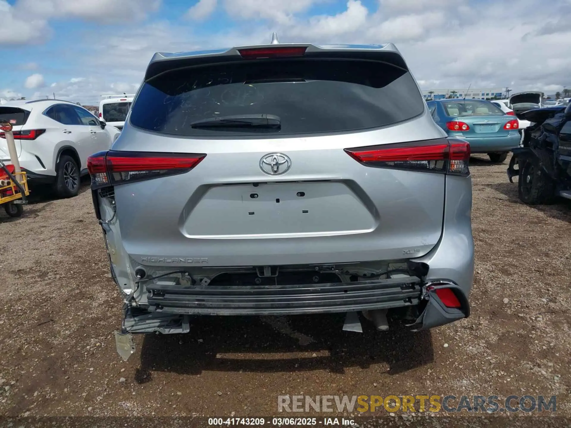 17 Photograph of a damaged car 5TDGZRAH5LS502260 TOYOTA HIGHLANDER 2020