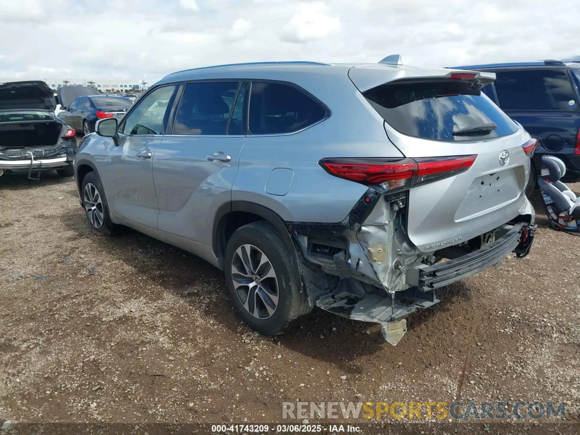 3 Photograph of a damaged car 5TDGZRAH5LS502260 TOYOTA HIGHLANDER 2020