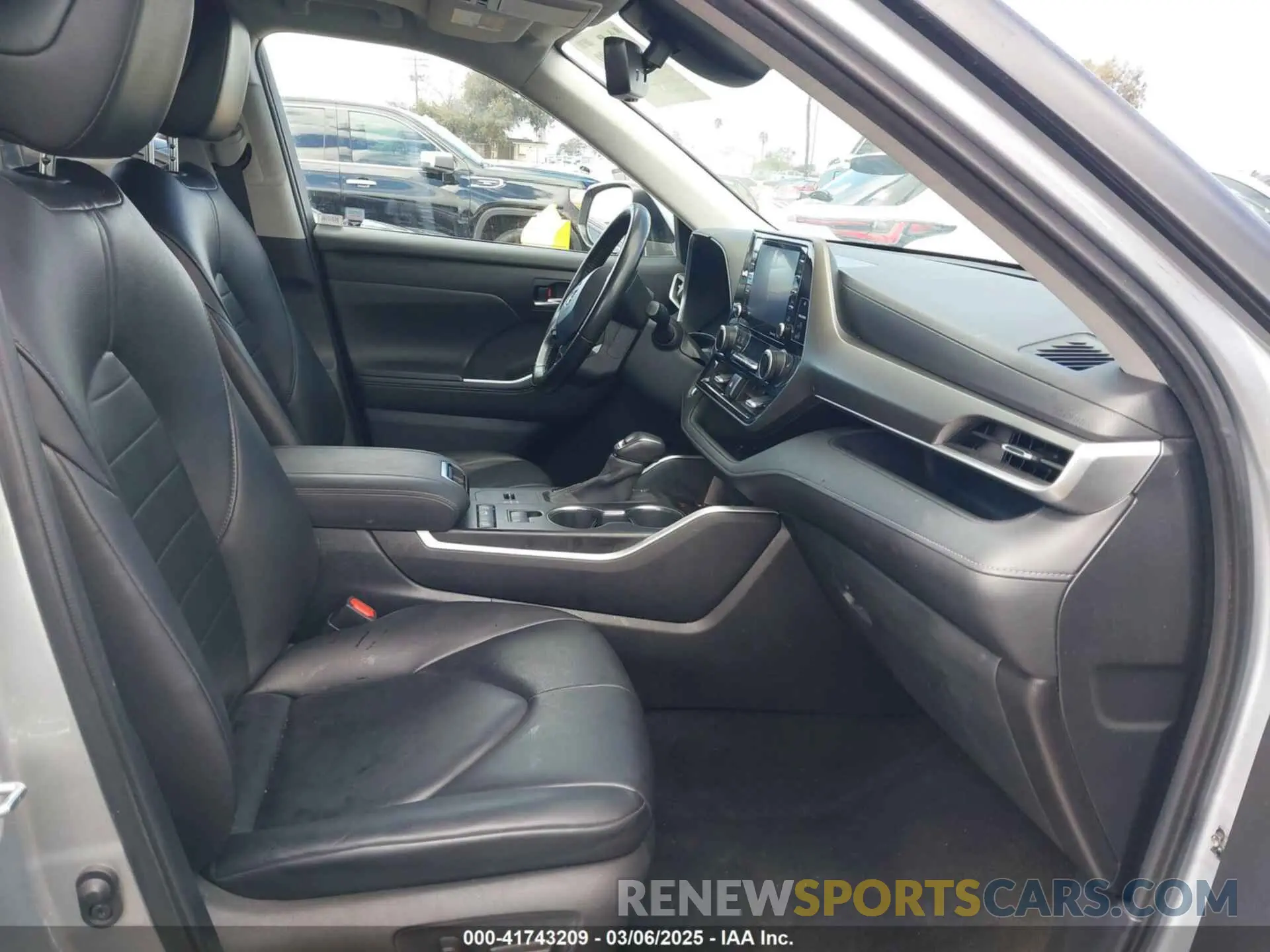 5 Photograph of a damaged car 5TDGZRAH5LS502260 TOYOTA HIGHLANDER 2020