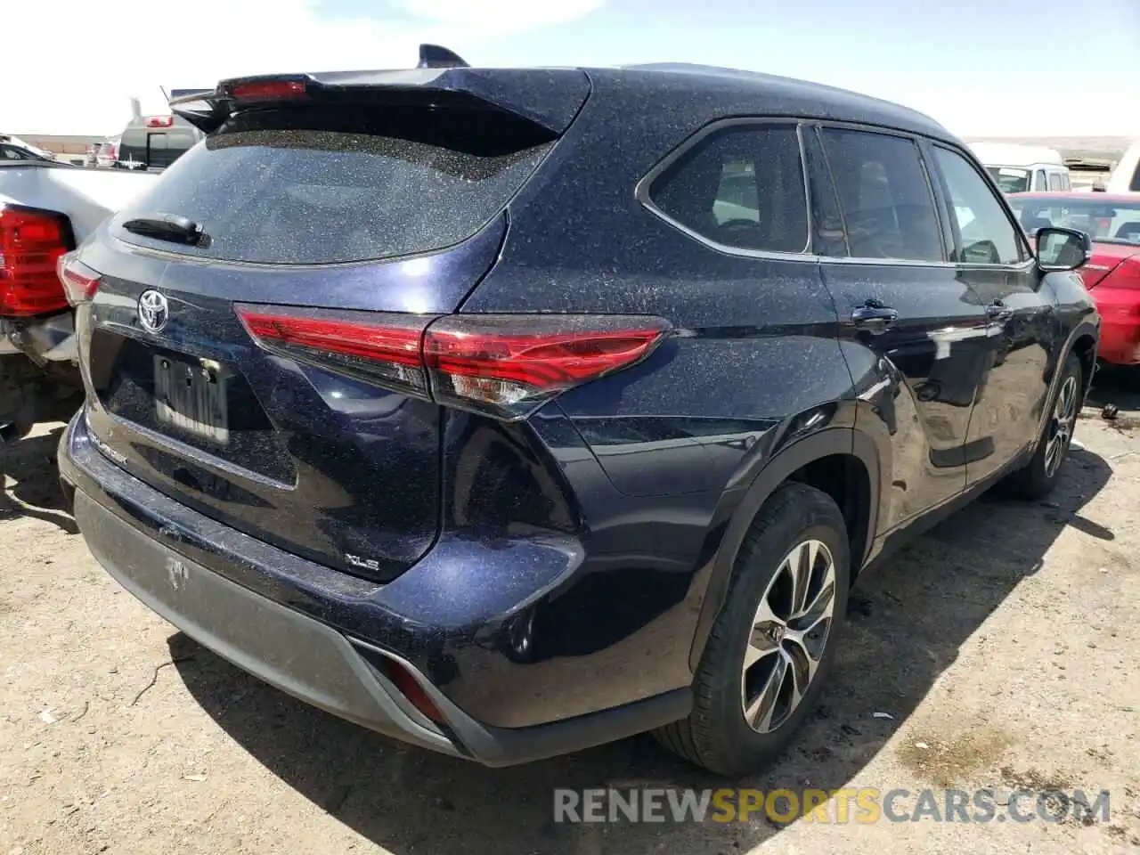 4 Photograph of a damaged car 5TDGZRAH5LS506034 TOYOTA HIGHLANDER 2020