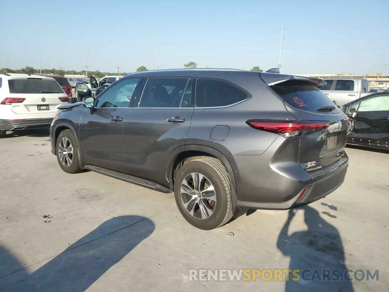2 Photograph of a damaged car 5TDGZRAH5LS512027 TOYOTA HIGHLANDER 2020