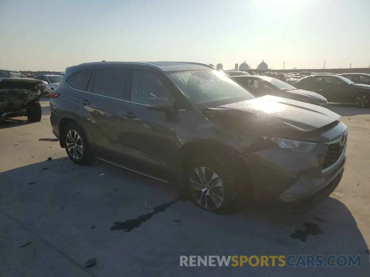 4 Photograph of a damaged car 5TDGZRAH5LS512027 TOYOTA HIGHLANDER 2020