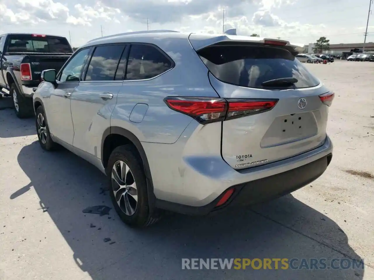 3 Photograph of a damaged car 5TDGZRAH6LS513896 TOYOTA HIGHLANDER 2020