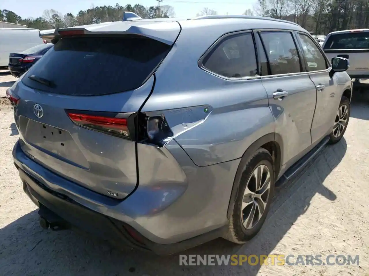 4 Photograph of a damaged car 5TDGZRAH7LS012256 TOYOTA HIGHLANDER 2020