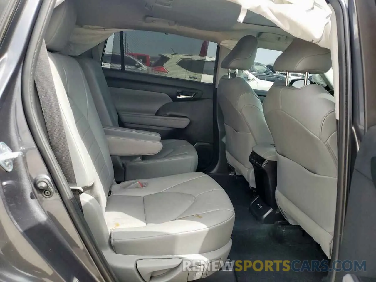 11 Photograph of a damaged car 5TDGZRAH7LS013584 TOYOTA HIGHLANDER 2020