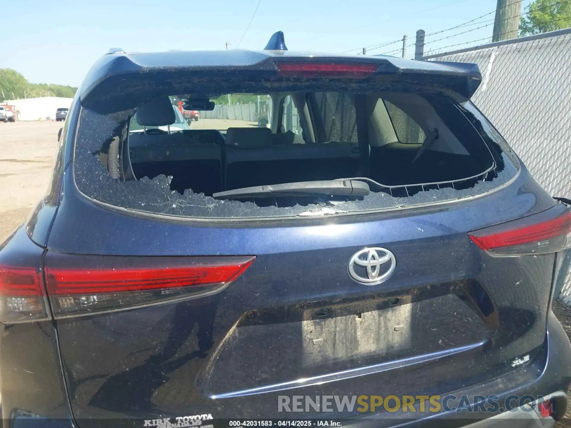 18 Photograph of a damaged car 5TDGZRAH7LS021300 TOYOTA HIGHLANDER 2020