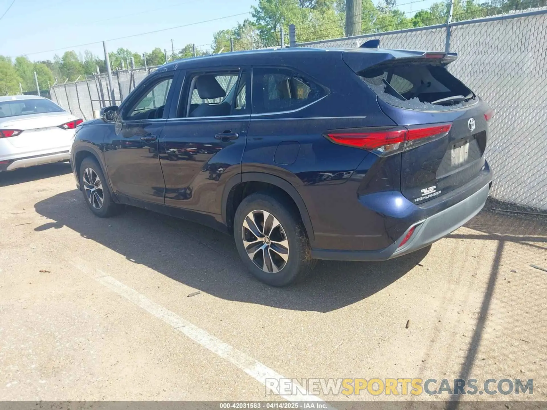 3 Photograph of a damaged car 5TDGZRAH7LS021300 TOYOTA HIGHLANDER 2020