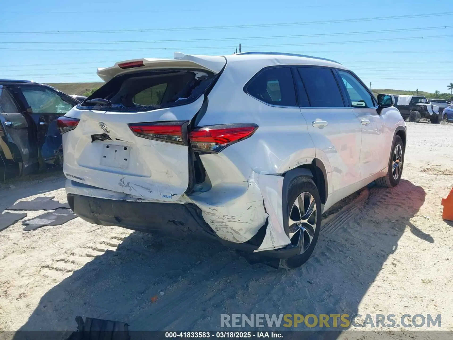 4 Photograph of a damaged car 5TDGZRAH7LS029834 TOYOTA HIGHLANDER 2020