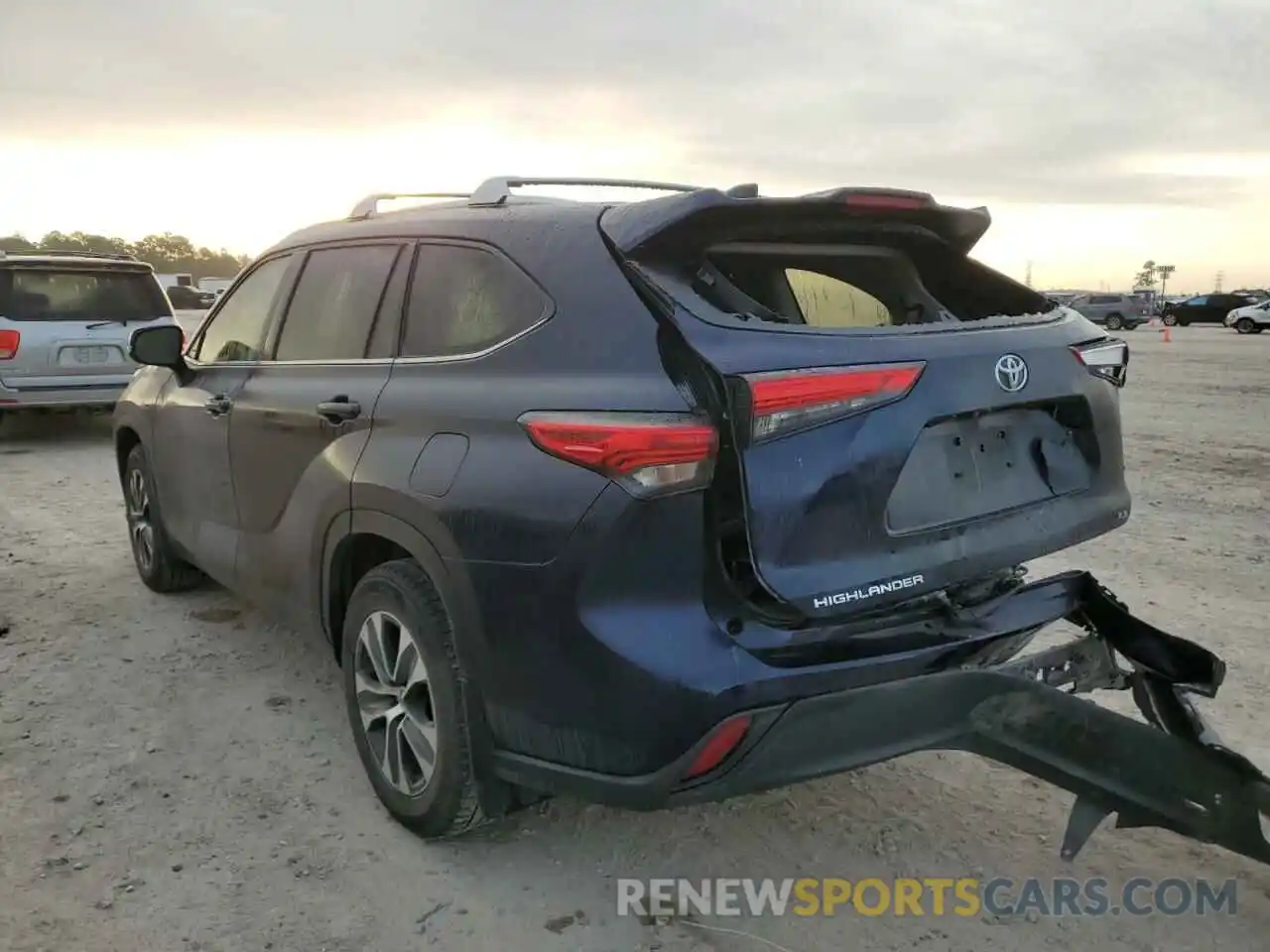 3 Photograph of a damaged car 5TDGZRAH8LS002187 TOYOTA HIGHLANDER 2020