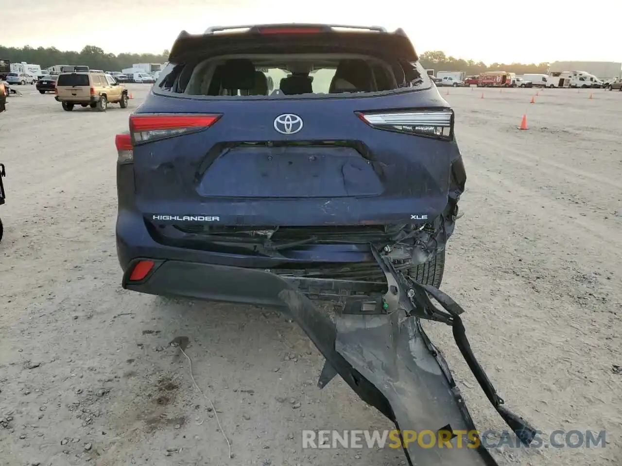 9 Photograph of a damaged car 5TDGZRAH8LS002187 TOYOTA HIGHLANDER 2020