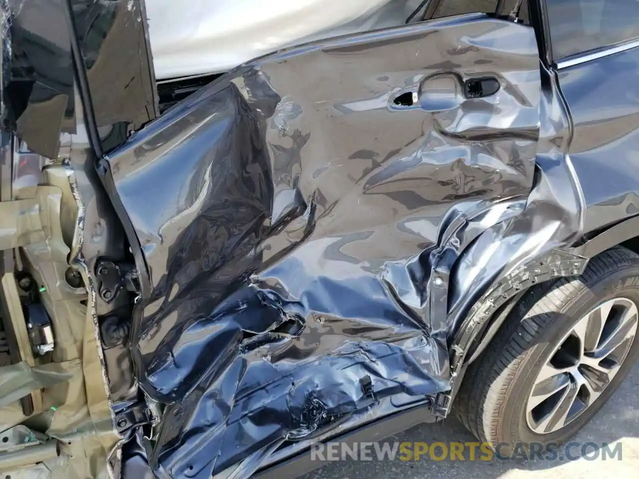 10 Photograph of a damaged car 5TDGZRAH8LS511907 TOYOTA HIGHLANDER 2020