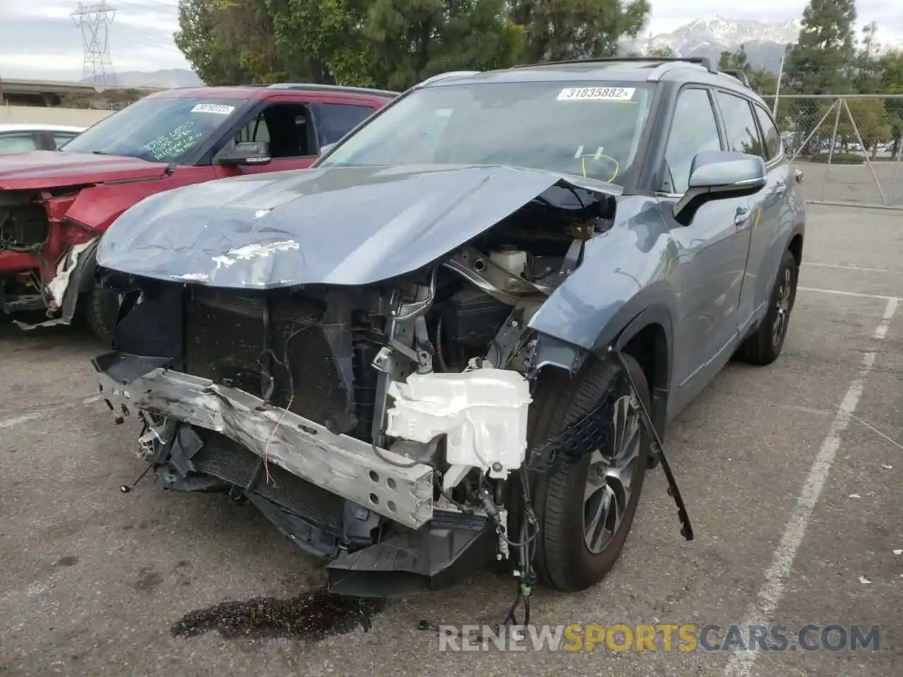 2 Photograph of a damaged car 5TDGZRAH9LS015787 TOYOTA HIGHLANDER 2020