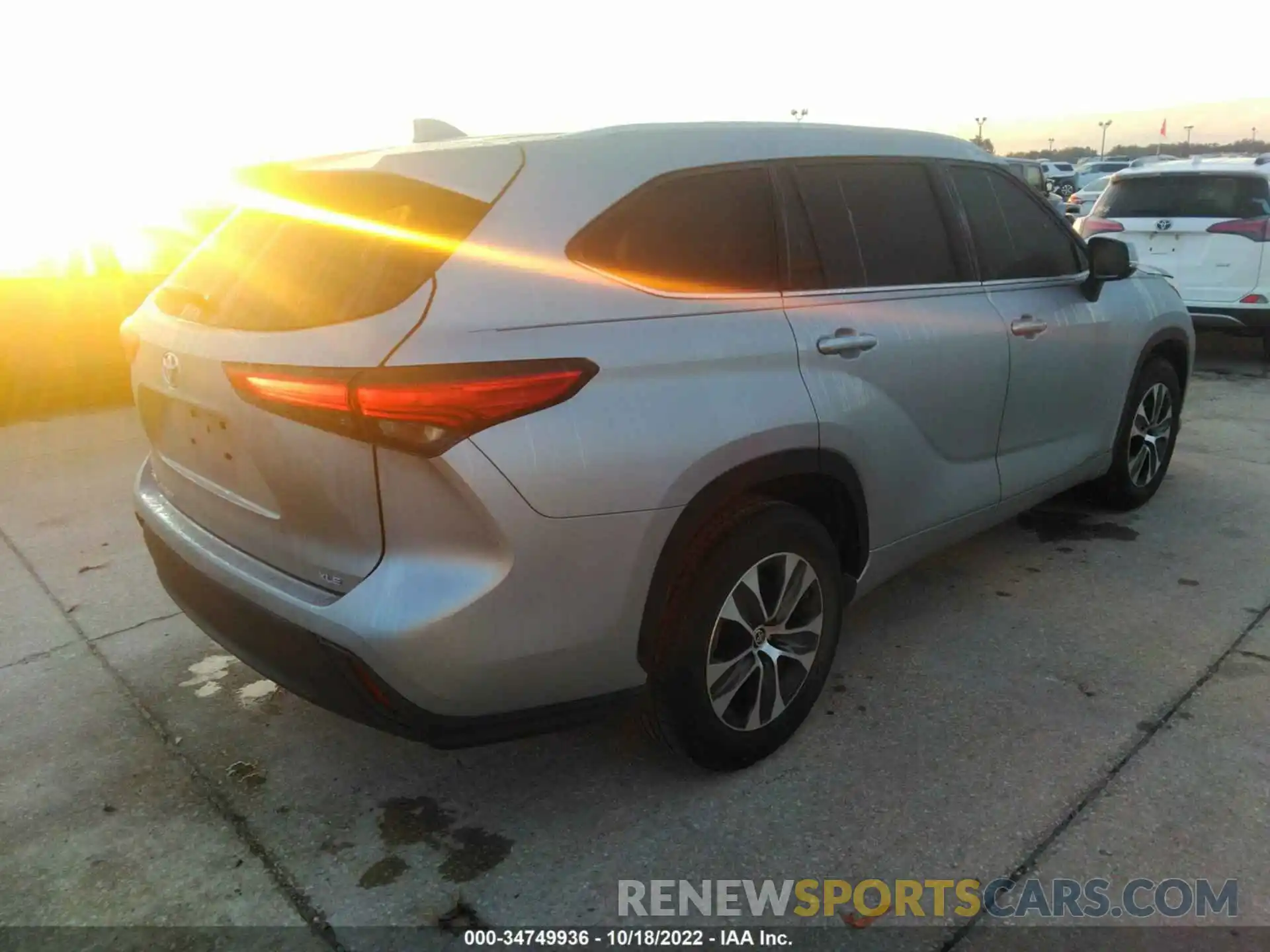 4 Photograph of a damaged car 5TDGZRAH9LS028569 TOYOTA HIGHLANDER 2020