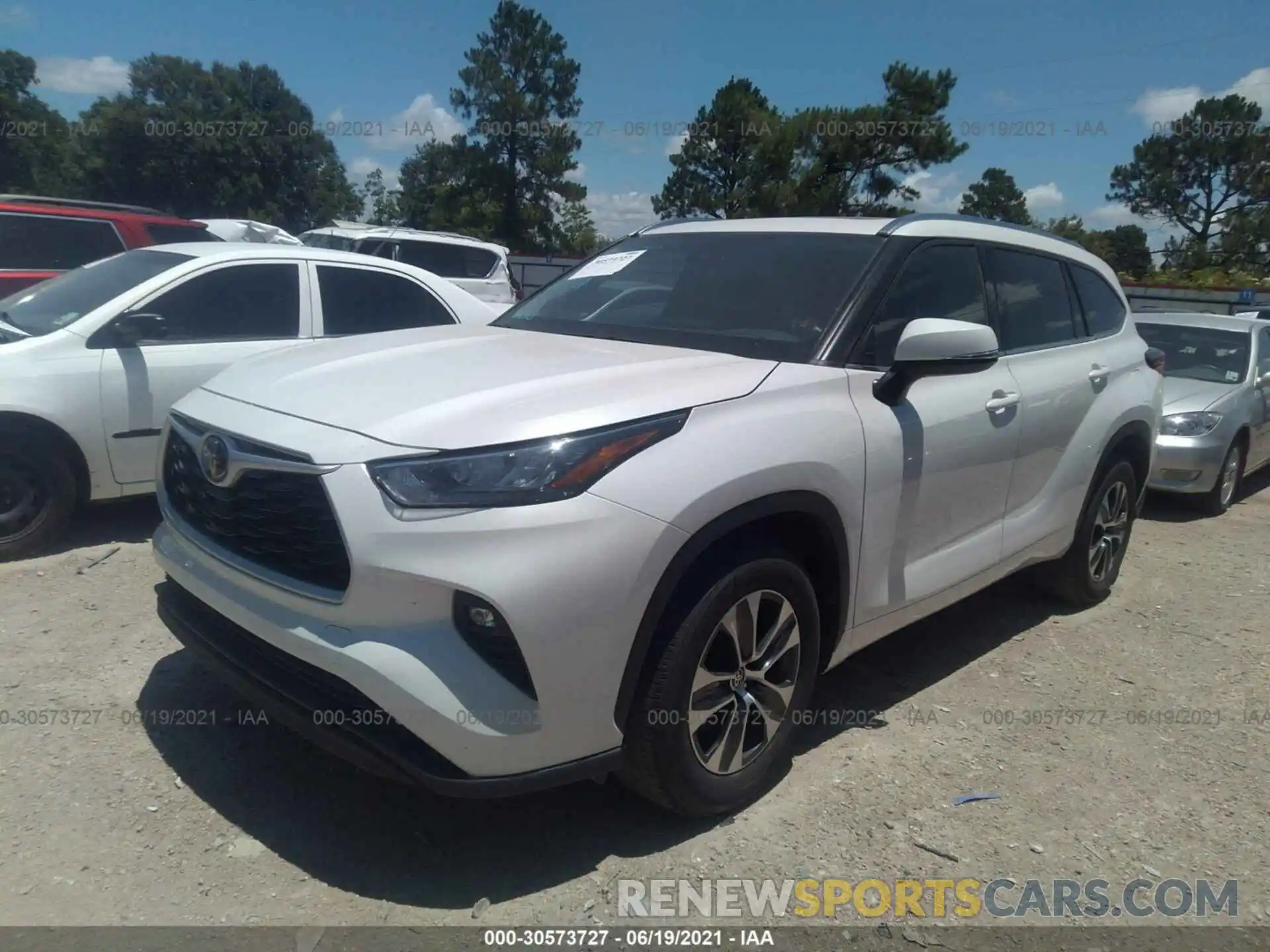 2 Photograph of a damaged car 5TDGZRAH9LS500625 TOYOTA HIGHLANDER 2020