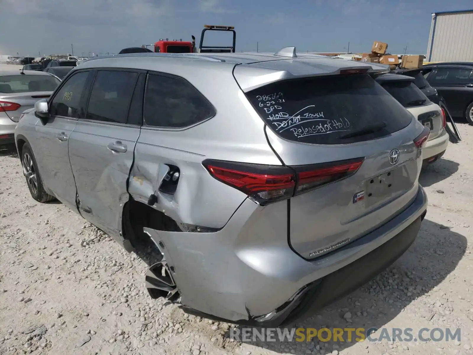 3 Photograph of a damaged car 5TDGZRAH9LS501094 TOYOTA HIGHLANDER 2020