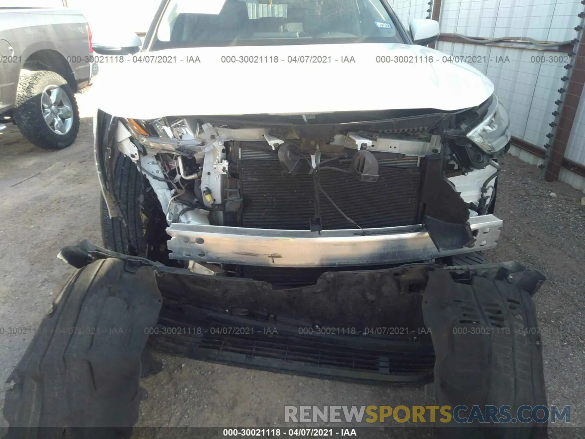 6 Photograph of a damaged car 5TDGZRAH9LS501547 TOYOTA HIGHLANDER 2020