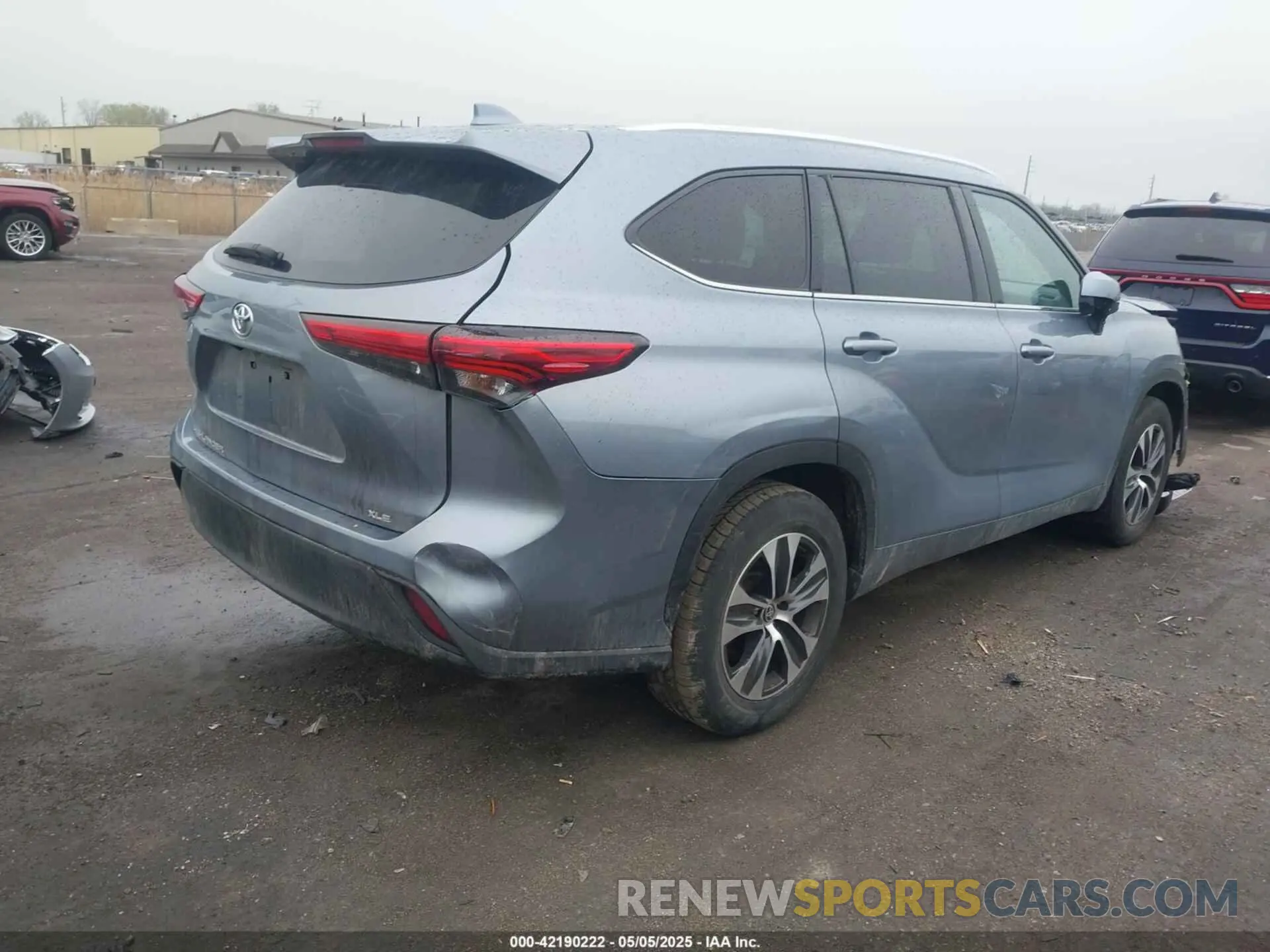 4 Photograph of a damaged car 5TDGZRAHXLS011098 TOYOTA HIGHLANDER 2020