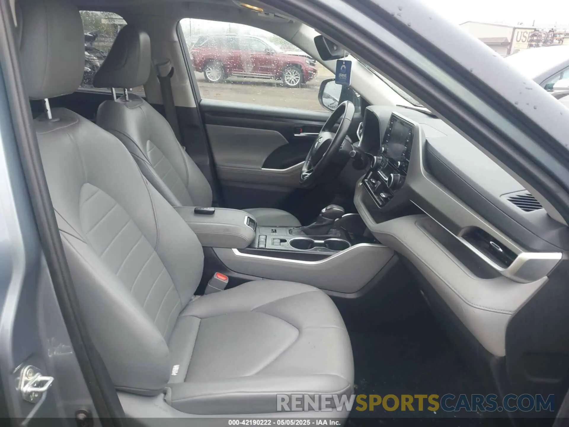 5 Photograph of a damaged car 5TDGZRAHXLS011098 TOYOTA HIGHLANDER 2020